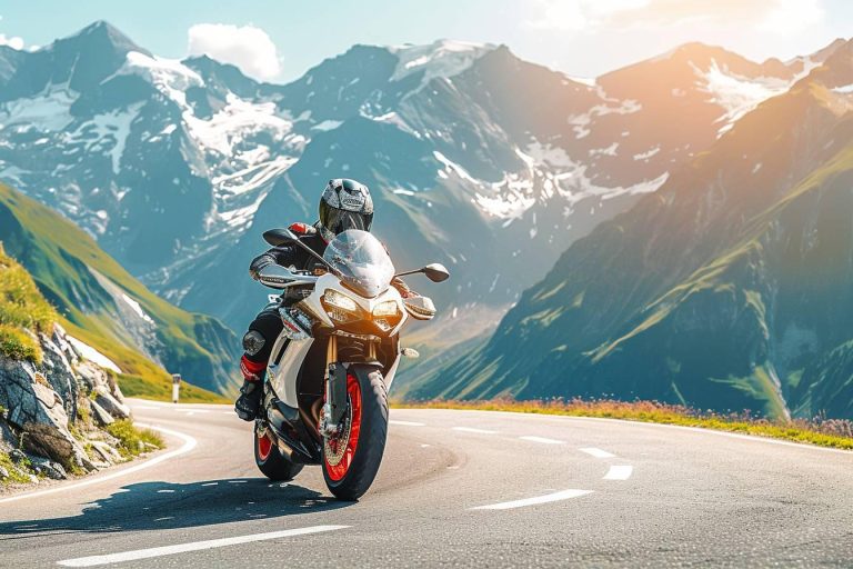 La route des Grandes Alpes à moto : une aventure unique